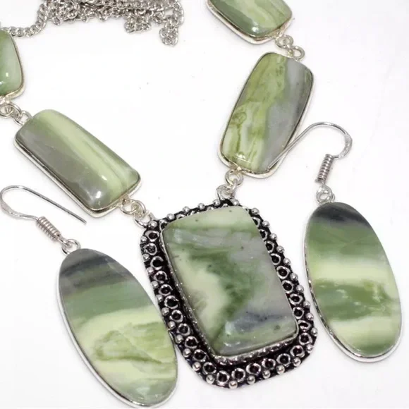 Genuine Larsonite pendant - Picture 2 of 2